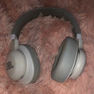 JBL E55BT